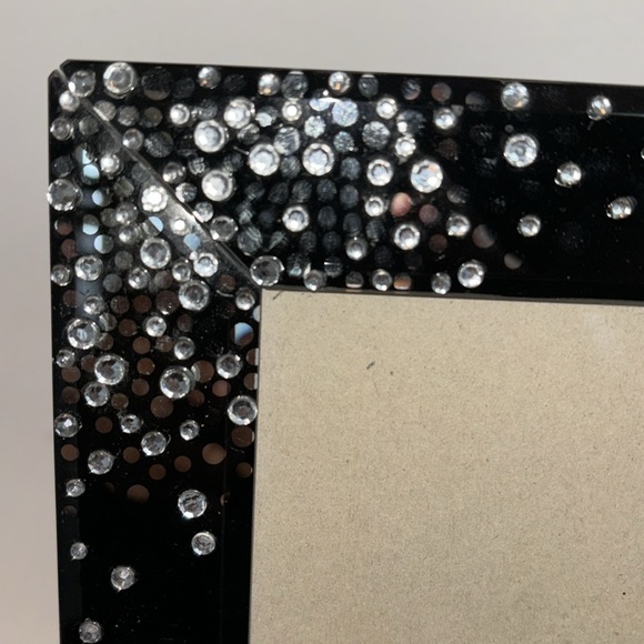 Beautiful frame with 3-D faux diamond surrounding  black glass 7” x 9” frame - Picture 3 of 9
